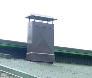 Металлический короб для вентиляции на крыше дома