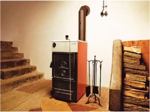 Пиролизный котел служит генератором тепла в домашней системе отопления