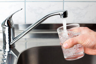 Как проверить качество воды из скважины на пригодность для питья в домашних условиях