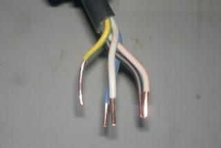 Как подобрать сечение проводов для розеток: расчет проводника