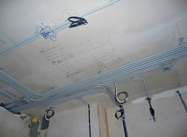 Как починить проводку под натяжным потолком
