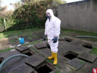 Очистка выгребной ямы в частном доме химическими средствами без откачки