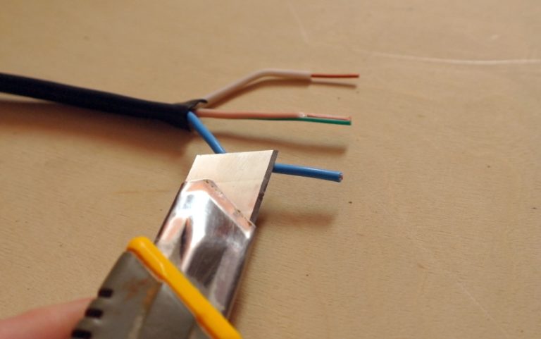  проводов: инструмент, тонкие провода, быстро снять изоляцию