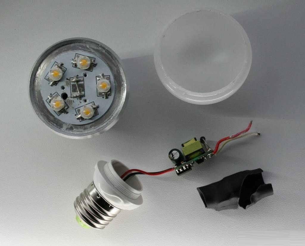Снять светодиод. Светодиодная лампа е27 разборка. Светодиодные лампы g53 12 диодов. Цоколь для диодная лампочка 220 вольт. Лед лампа на 220 вольт диодная.