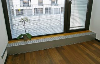 Использования низких отопительных радиаторов для панорамных окон