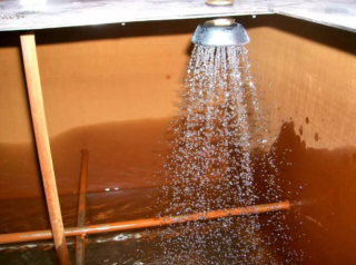 Как очистить воду из скважины от железа и извести