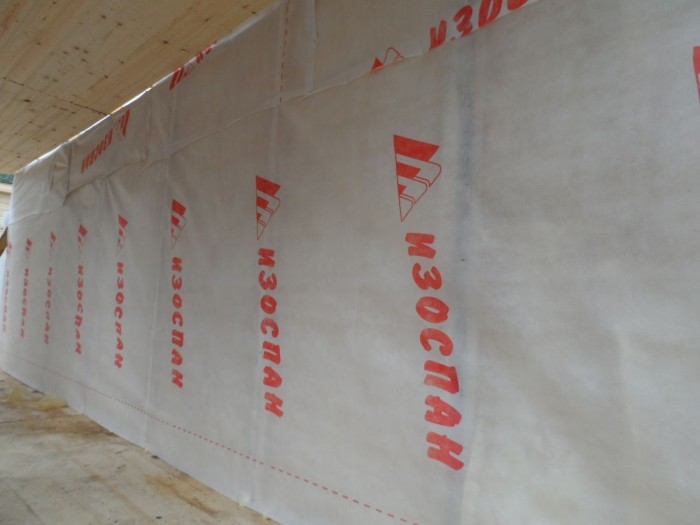 Укладка и монтаж пароизоляции на потолок