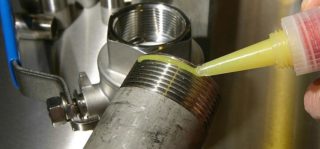 Выбор универсального герметика для труб отопления