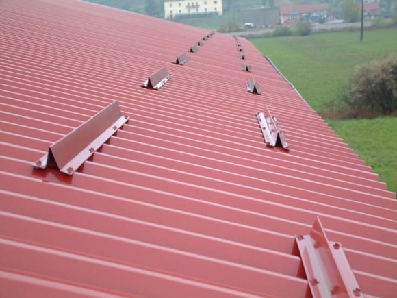 Снегозадержатели на крышу: металлочерепица, профнастил и другие кровли