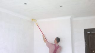 Как отделать потолок в квартире своими руками