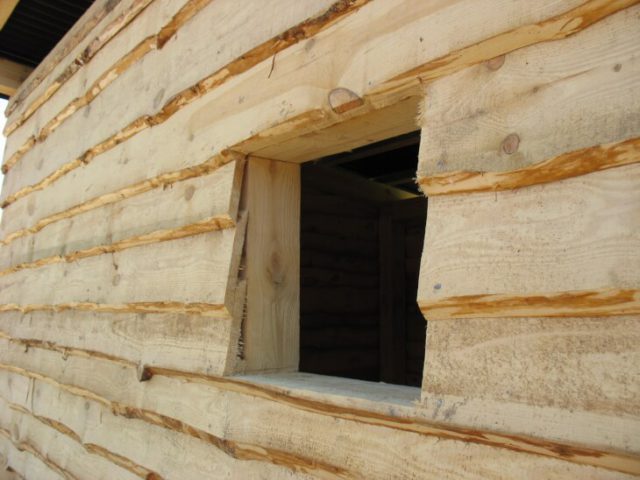 Фасады из горбыля и внутренняя отделка дома необрезной доской