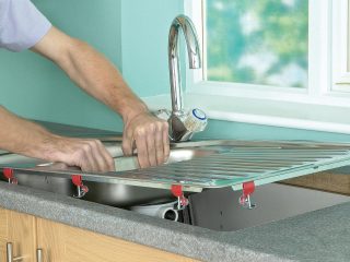 Самостоятельная установка накладной раковины на кухне - инструкция. Установка мойки на кухне – своими руками, надежно и прочно