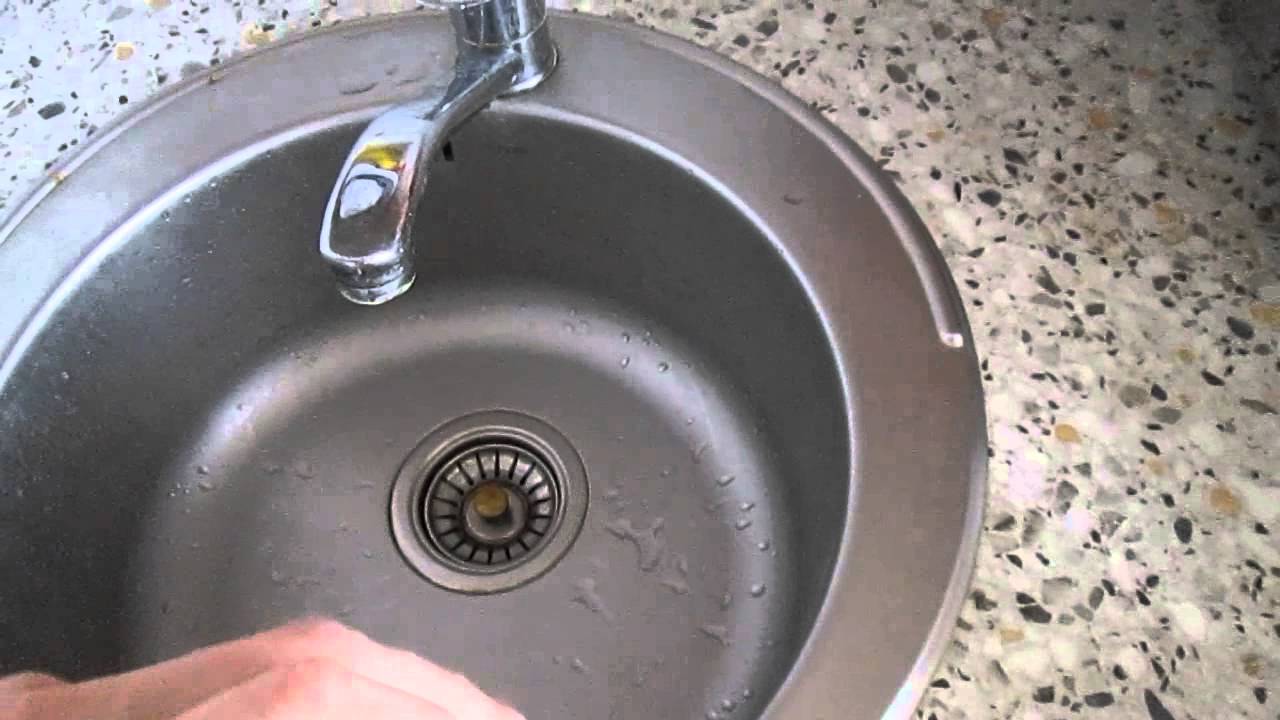 Почему булькает вода в раковине на кухне